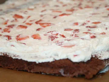 Choko-roulade med friske jordbær, billede 4