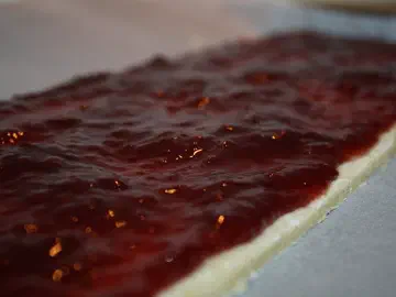 Hindbærsnitter – hvor marmeladen bages med, billede 2