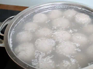 Kødboller til boller i karry, billede 1