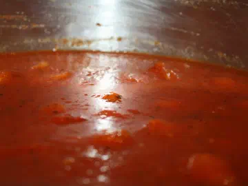 Krydret tomatsuppe med kødboller og suppehorn, billede 7