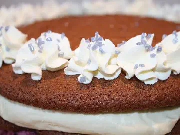 Lagkage med hvid chokoladecreme og blåbærskum, billede 6