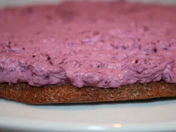 Lagkage med hvid chokoladecreme og blåbærskum, billede 7