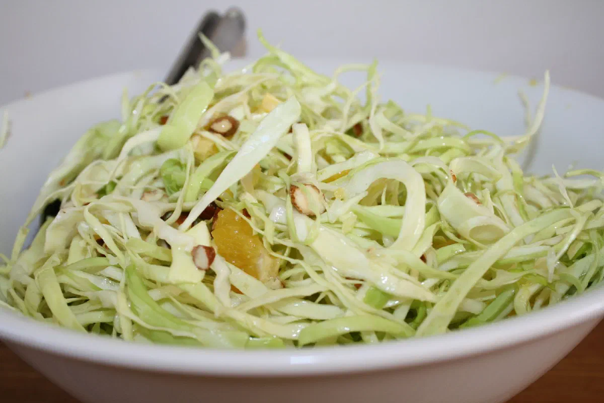 Spidskålssalat med appelsin
