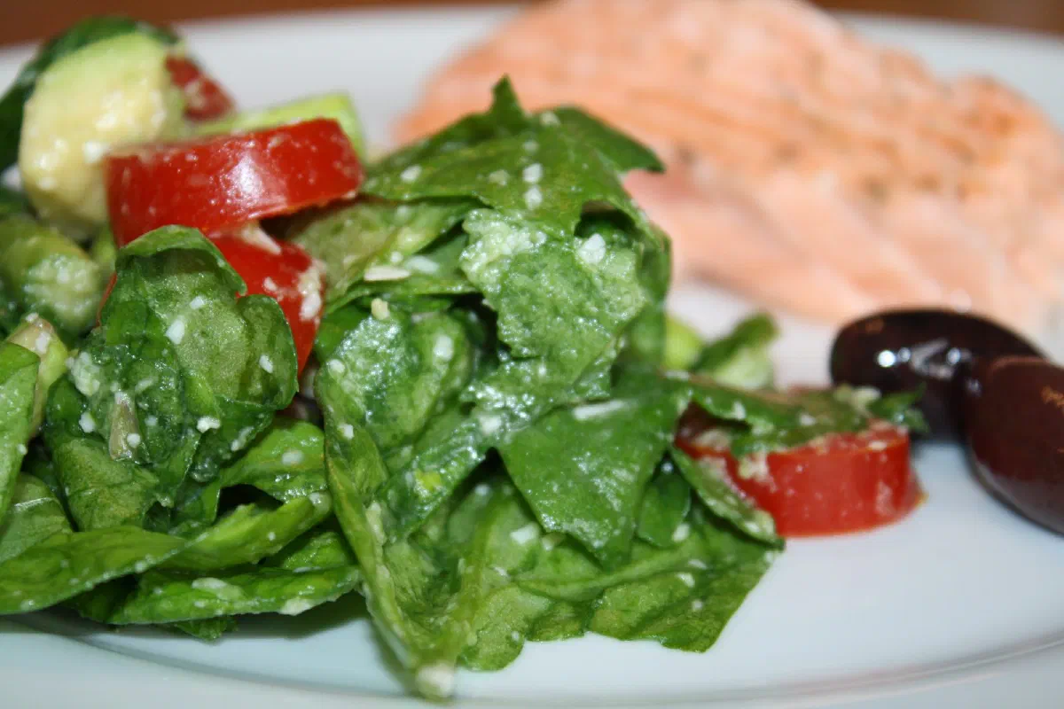 Spinatsalt med parmesan